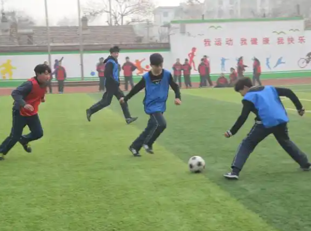 构成教与学师与生“共同在场”的双向互动讲堂力求在师生携手探索 构成教与学师与生“共同在场”的双向互动讲堂力求在师生携手探索