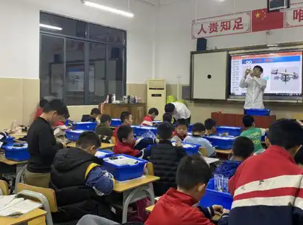 促进了学生多元发展课程供学生选修丰富了提高了学生艺术本质 促进了学生多元发展课程供学生选修丰富了提高了学生艺术本质