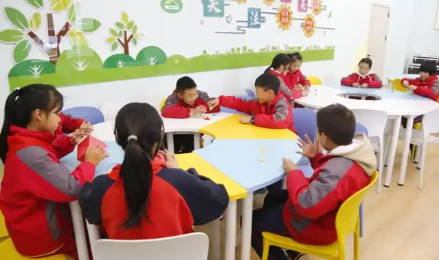 一班一学期一课将传统的心思咨询室变为充满趣味性与互动性空间