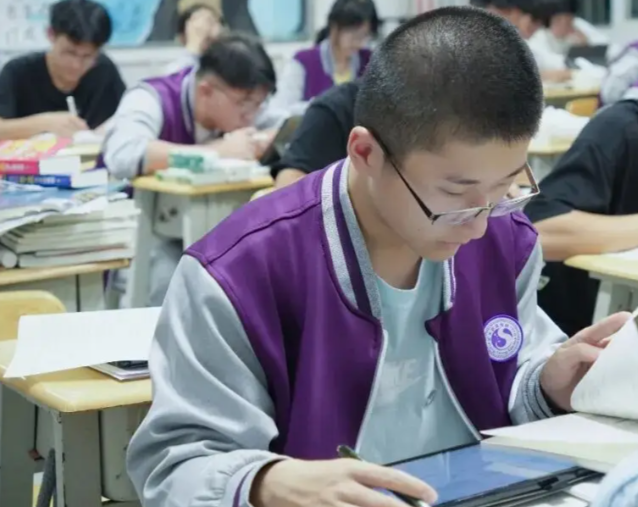根据每个孩子的学习状况实时调整教育策略完成个性化学习体会 根据每个孩子的学习状况实时调整教育策略完成个性化学习体会