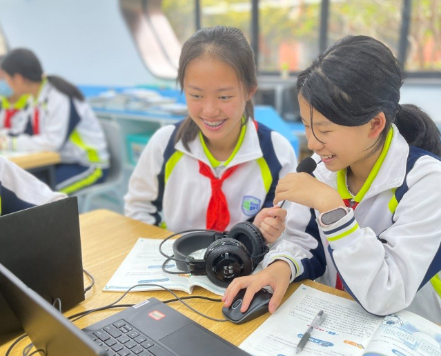 让每个孩子在实在互动中习得面向未来的中心教育实践样本