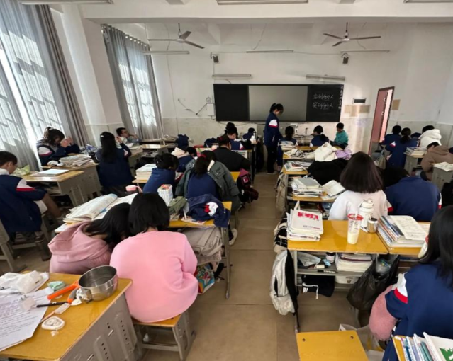 每一位学生构建起安稳班级办理精准分层授课动态学情调整